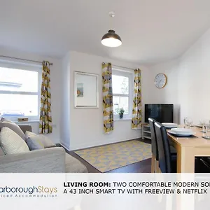 Candler - 3 Bedroom Townhouse With Parking - Patio Area & Seating Holiday home Scarborough